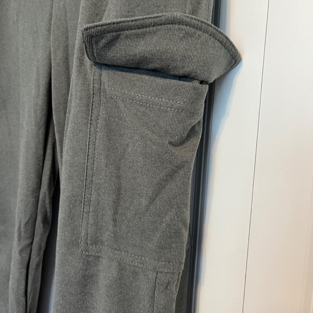 Women's cargo jogger pants medium by New Day soft comfy fit - Picture 3 of 7